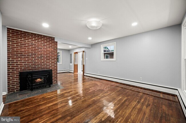 Building Photo - 25 Pennsbury Way E