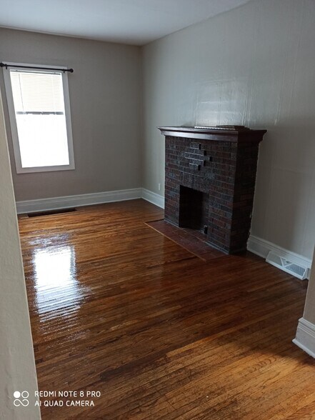 Building Photo - 19 Sheffield Ave