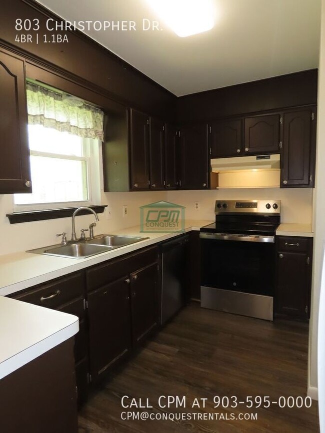 Building Photo - 803 Christopher St