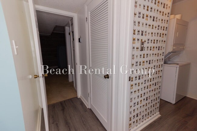 Building Photo - 609 Hillside Dr S