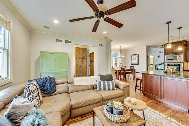 Building Photo - 305 Marengo Ave