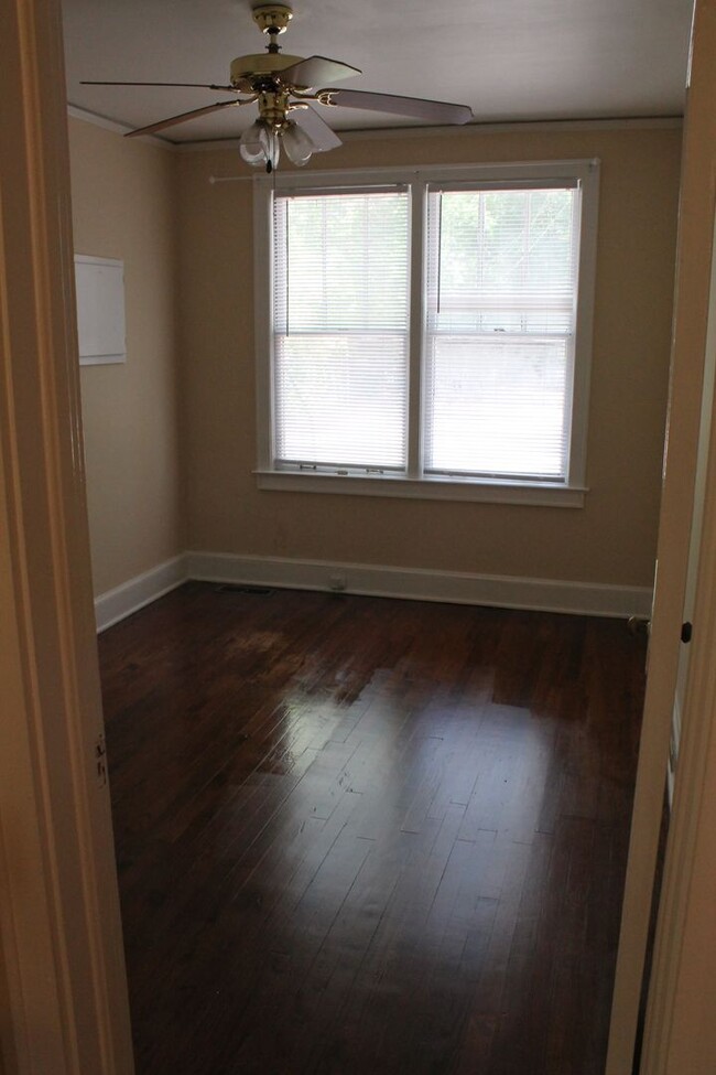 Building Photo - 2 Bedroom/ 1 Bath Apartment in Shandon