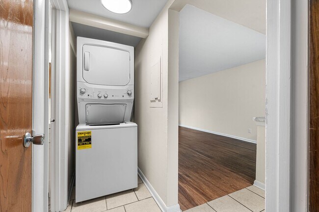 Building Photo - Move-In Ready 2 BR/ 2BA Condo on Southside close to Truman