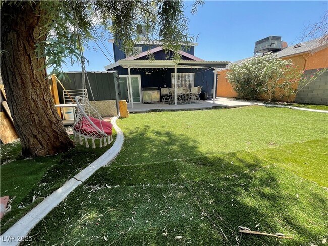 Building Photo - 5005 Celebrity Cir