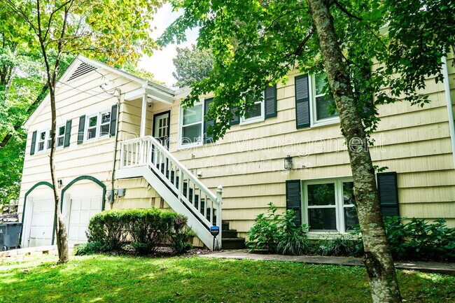 Building Photo - 3622 Hillvale Cir
