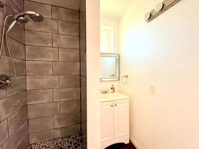 Building Photo - 17535-17537 Baltar Street