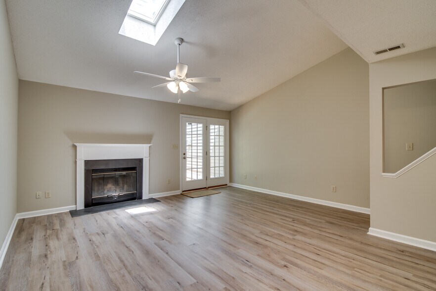 Building Photo - 68 Forest Oaks Dr