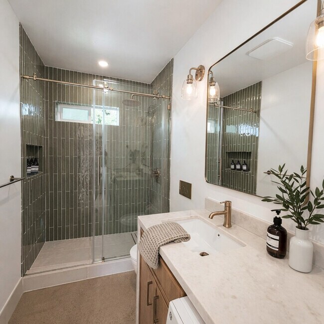 Building Photo - 6431 Carthage St