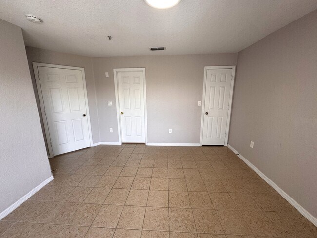 Building Photo - 3702 Palm Desert Ln