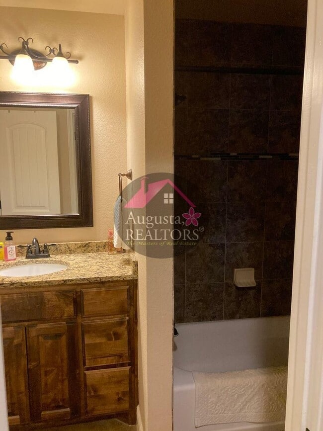 Building Photo - Beautiful Duplex in Tuscola!