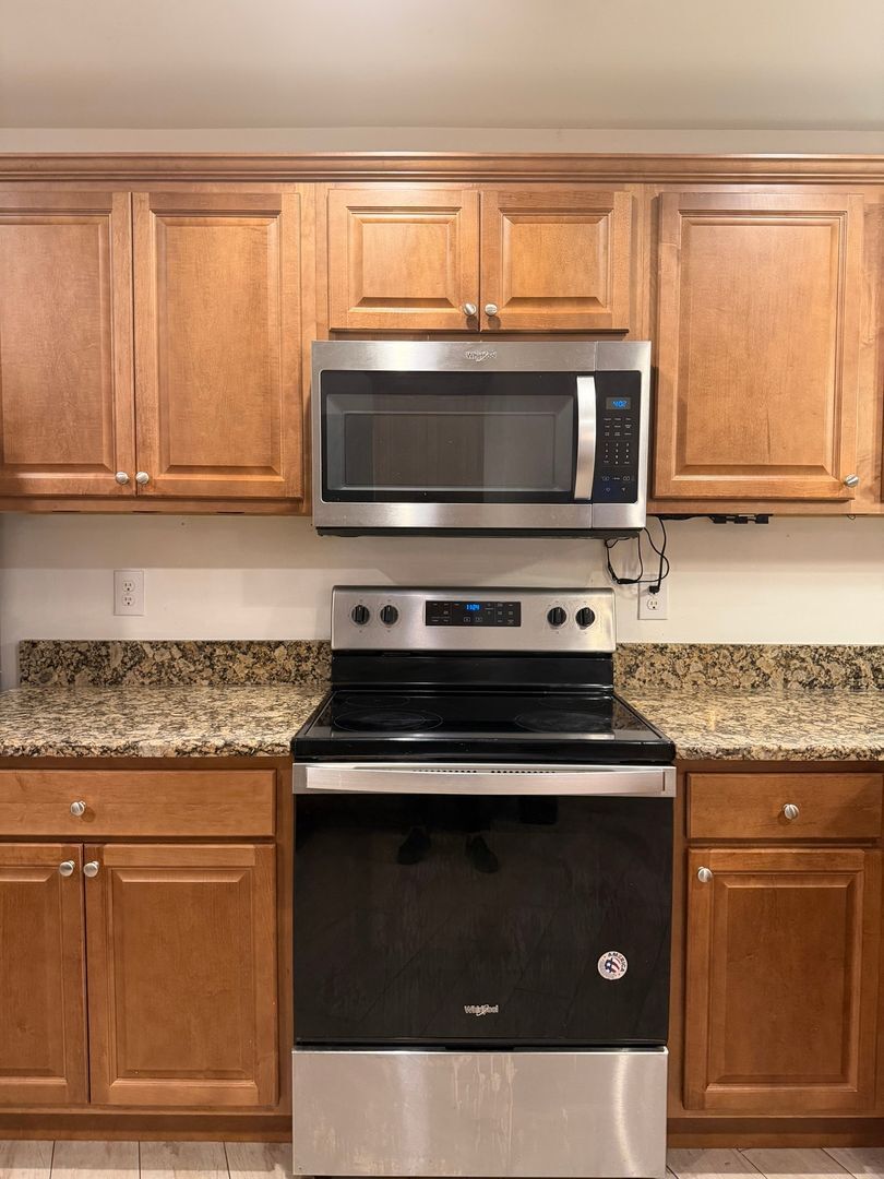 Building Photo - 502 W 9th St