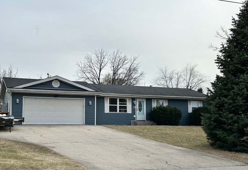 Building Photo - 821 Melbourne St