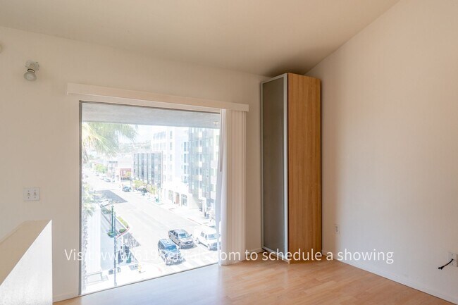 Building Photo - Loft Condo with Views & Deck