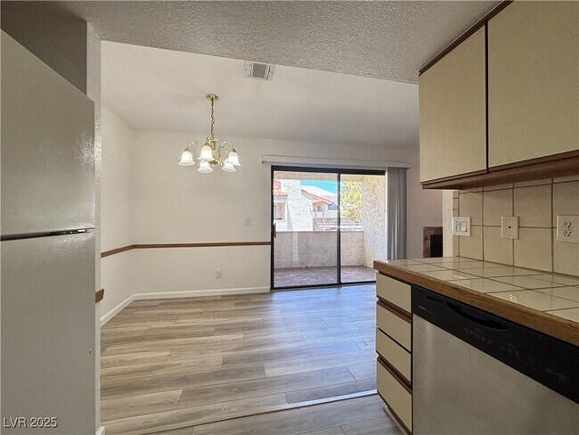 Building Photo - 1341 Del Mar St