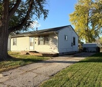 Building Photo - Cozy 3BD, All Main-Floor Living with Large...