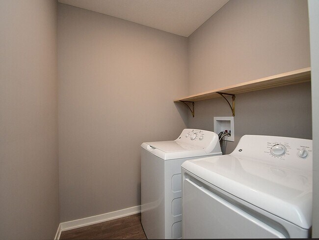 Building Photo - Charming 3-Bedroom Home in Quiet Omaha Nei...