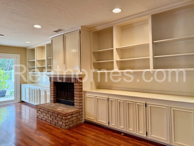 Building Photo - 11339 Red Cedar Ln