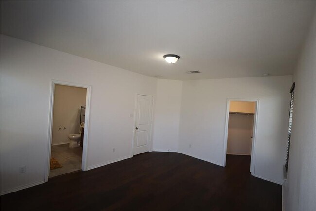 Building Photo - 17009 Gibbons Path