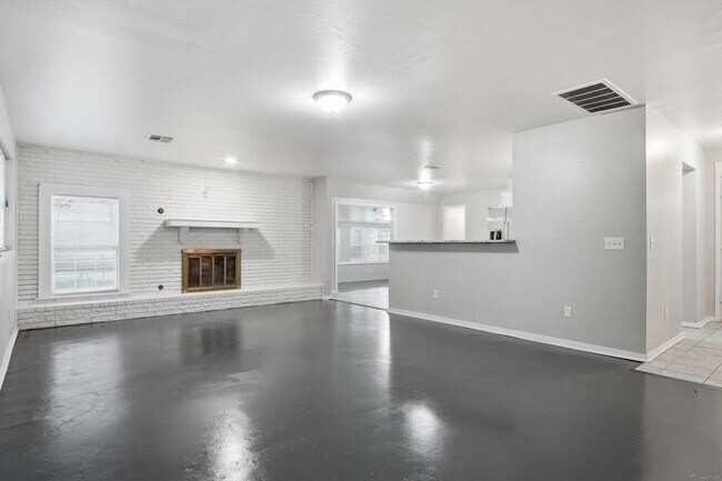 Building Photo - 3717 N Eagle Ln
