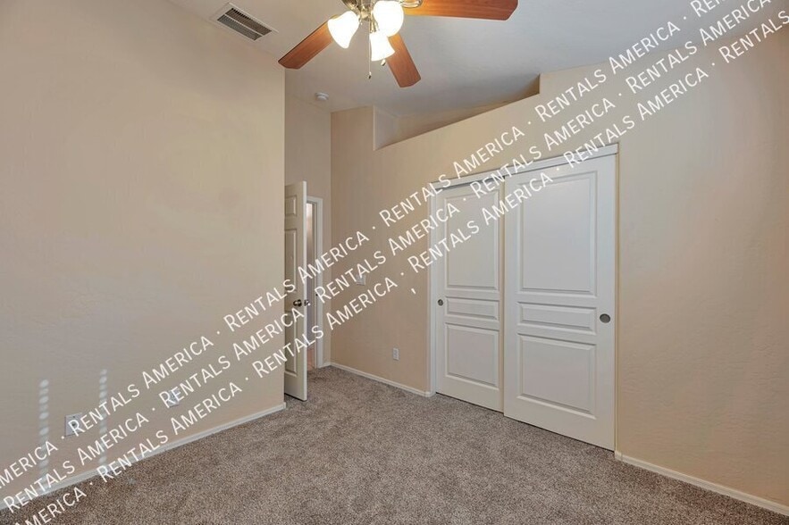 Building Photo - 1311 E Elm Rd