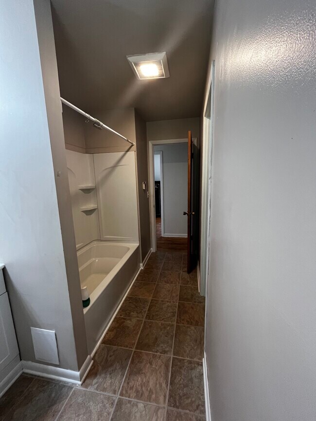 Building Photo - 9745 Poindexter Rd