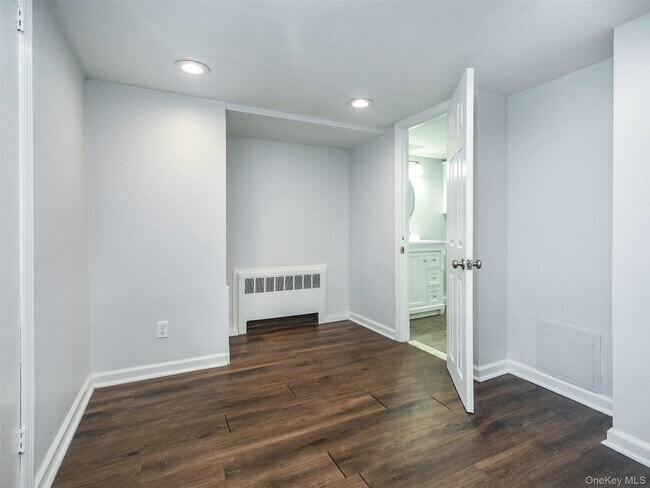 Building Photo - 3 Pequot Ave