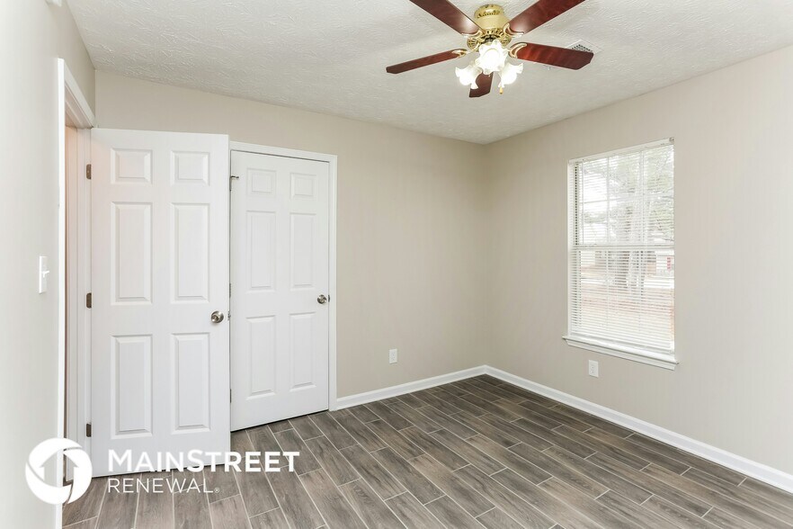 Building Photo - 305 Barr Cir