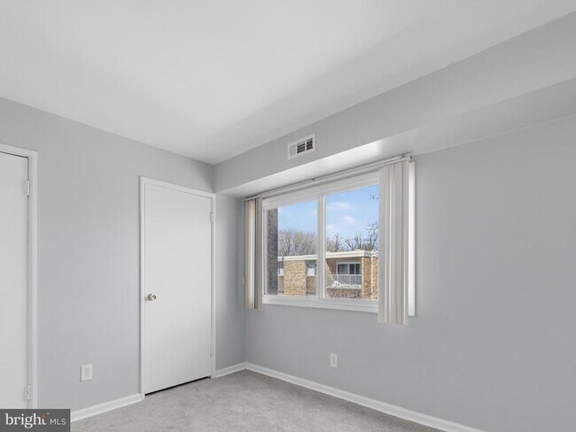 Building Photo - 2908 Kings Chapel Rd