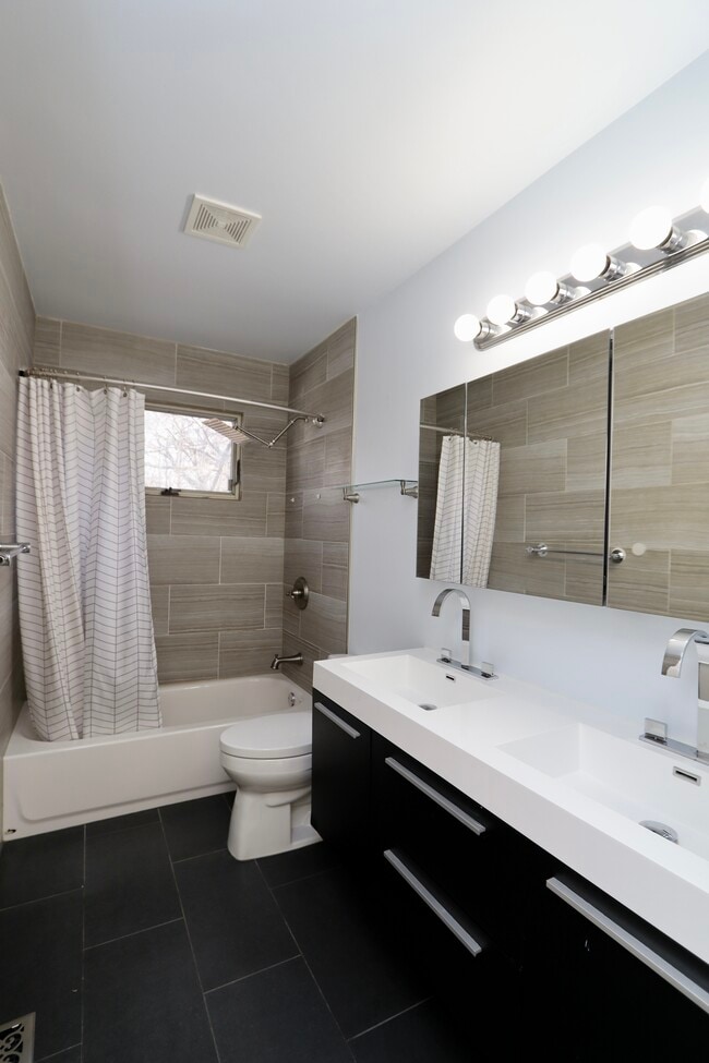 Building Photo - 2969 Columbia Dr