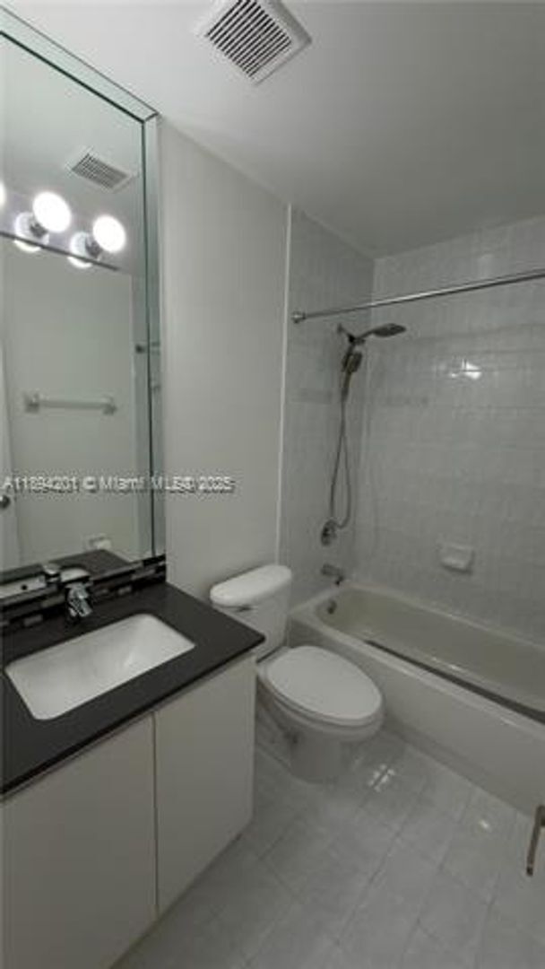 Building Photo - 1070 NW 129th Pl