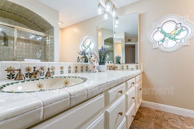 Building Photo - 8602 E Vista Del Lago