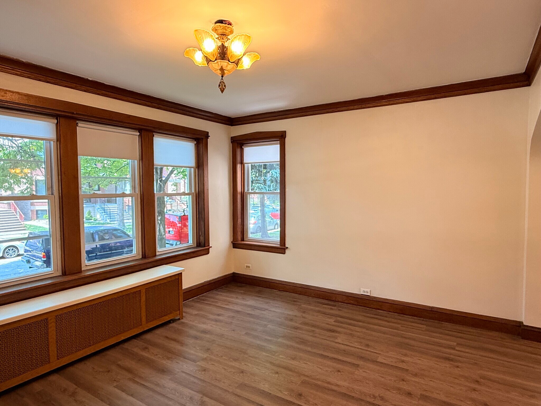 Building Photo - 3423 N Ridgeway Ave