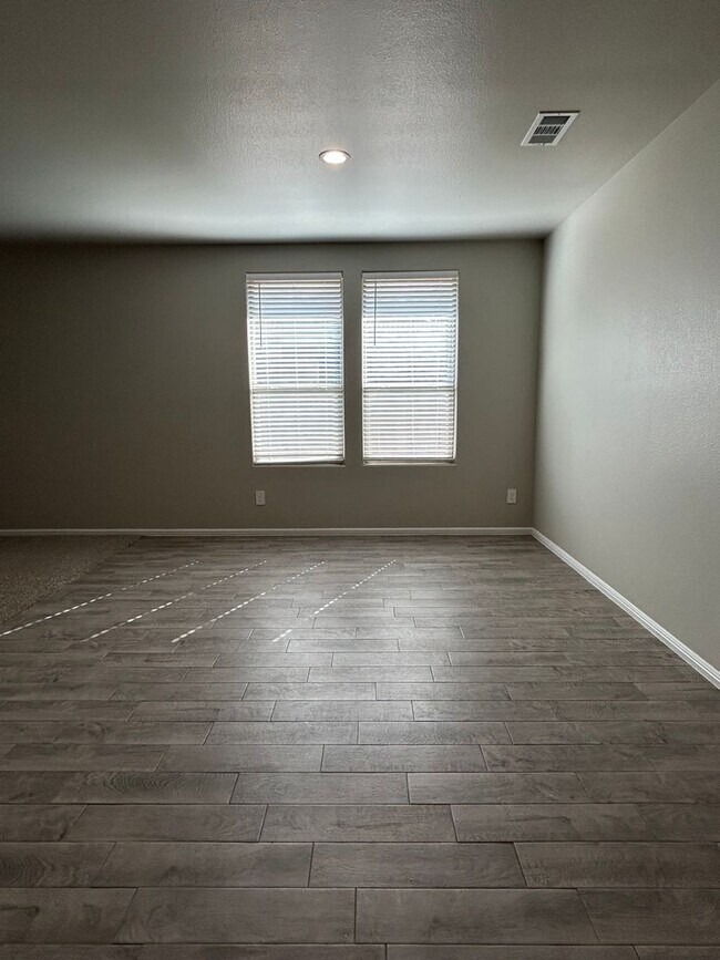 Building Photo - Back on the Market!!  Beautiful 5 Bedroom Home in Desert Ridge