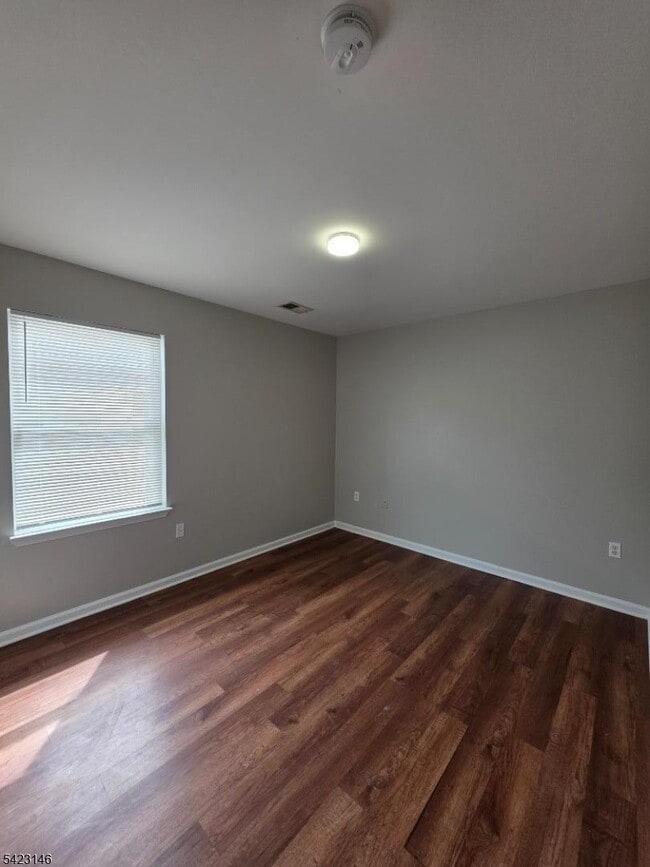 Building Photo - 290 Sussex Ave