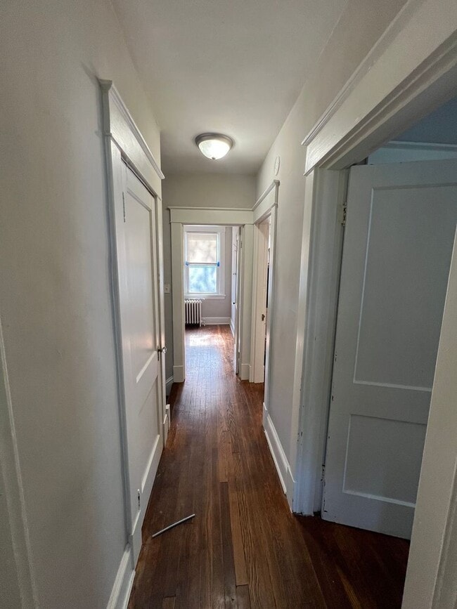 Building Photo - Spacious 4-Bedroom Home