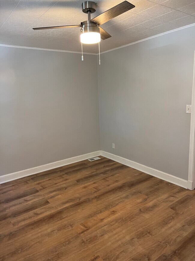 Building Photo - 1405 W 37th St