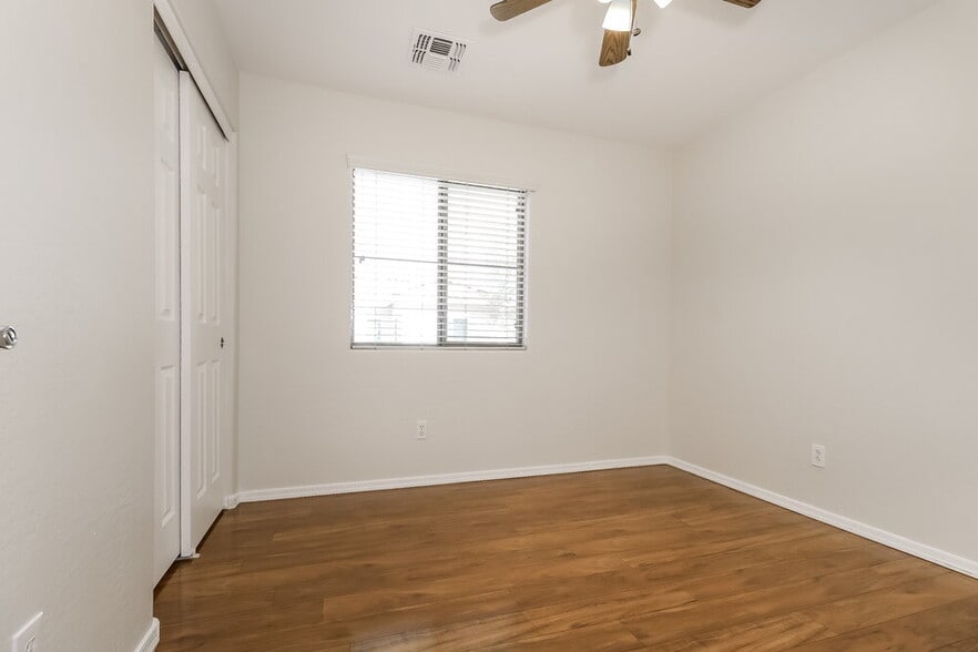Building Photo - 2519 N 148th Dr