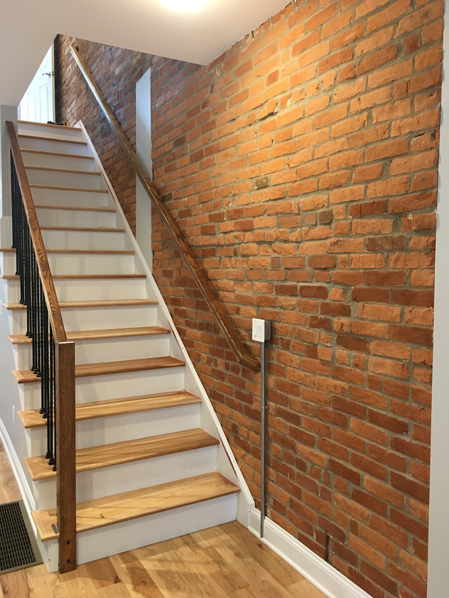 Main Steps - 296 Kelton Ave