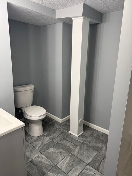 Building Photo - 7722 Park Dr