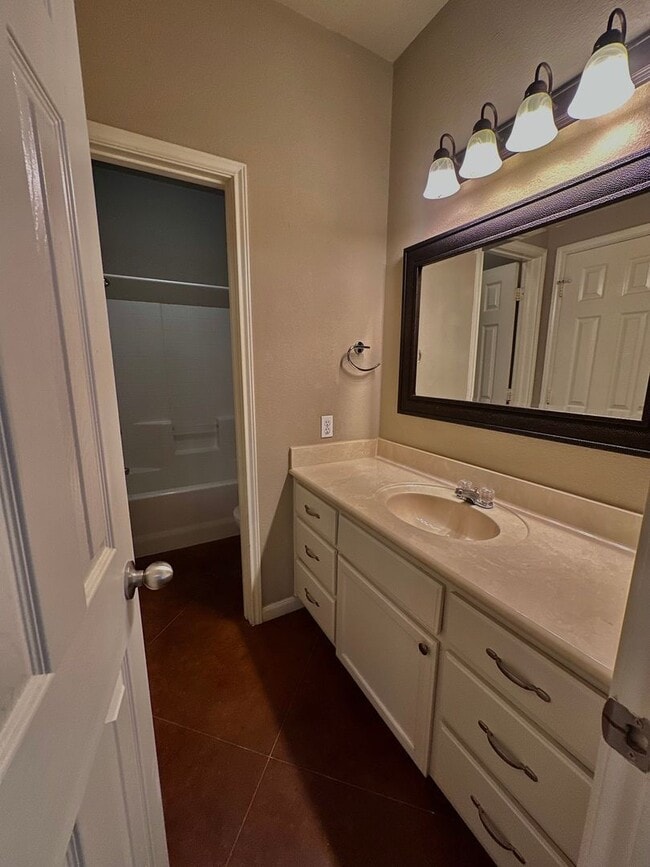 Building Photo - Charming 4/3 House Near Baylor!