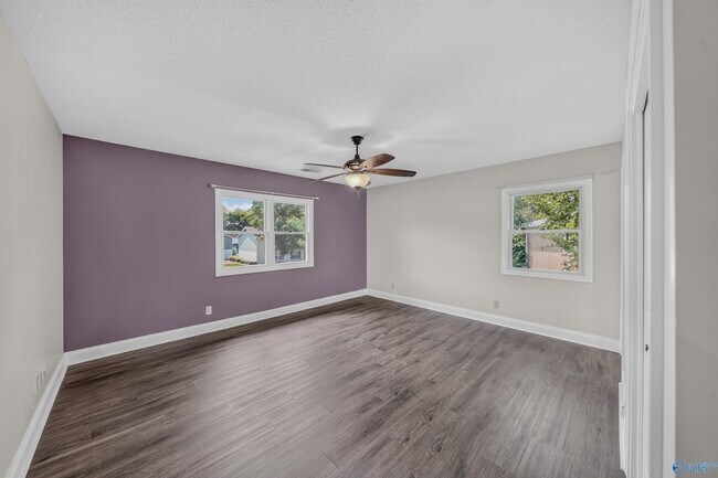 Building Photo - 1208 SE Willowbrook Dr