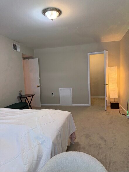 Building Photo - 9451 Fairfax Blvd
