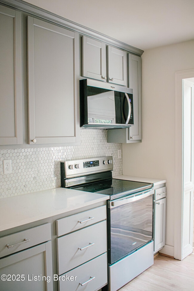 Building Photo - 2725 Brownsboro Rd