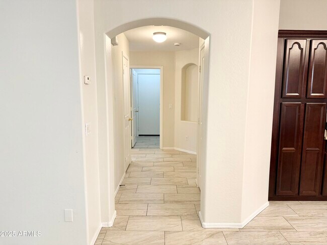 Building Photo - 13927 W Port Royale Ln