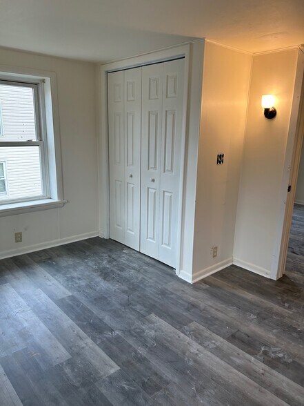 Building Photo - 238 W Queen St