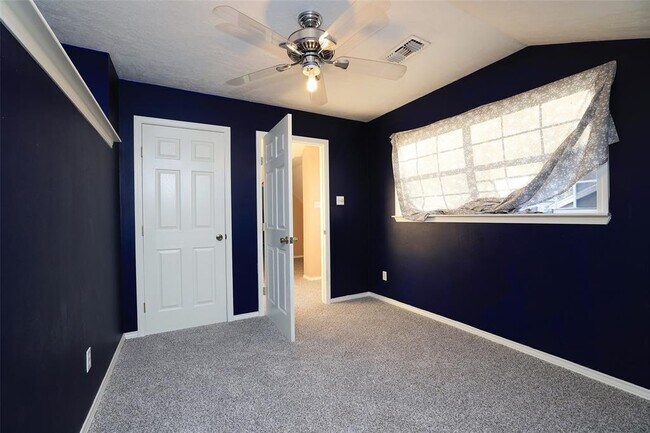 Building Photo - 9130 Kirkleigh Ln