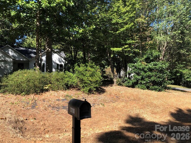 Building Photo - 3700 Sandberry Dr