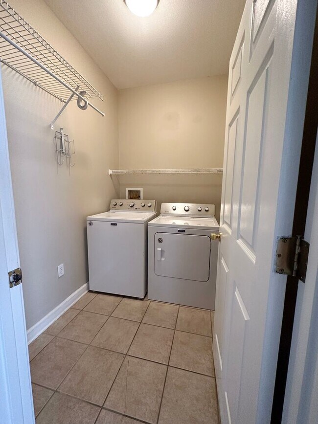 Building Photo - Beautiful 3 Bedroom Home in Destin. Beachside of Hwy 98!