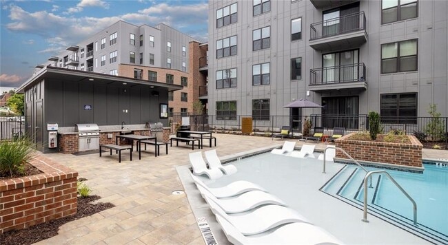 Building Photo - 105 Rogers St NE