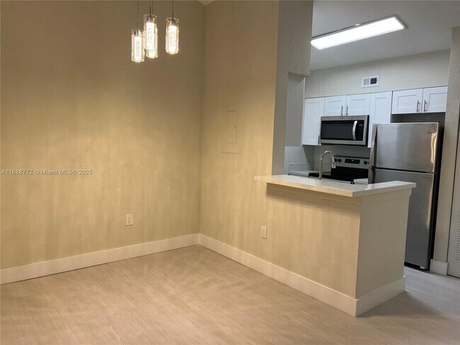 Building Photo - 2811 N Oakland Forest Dr